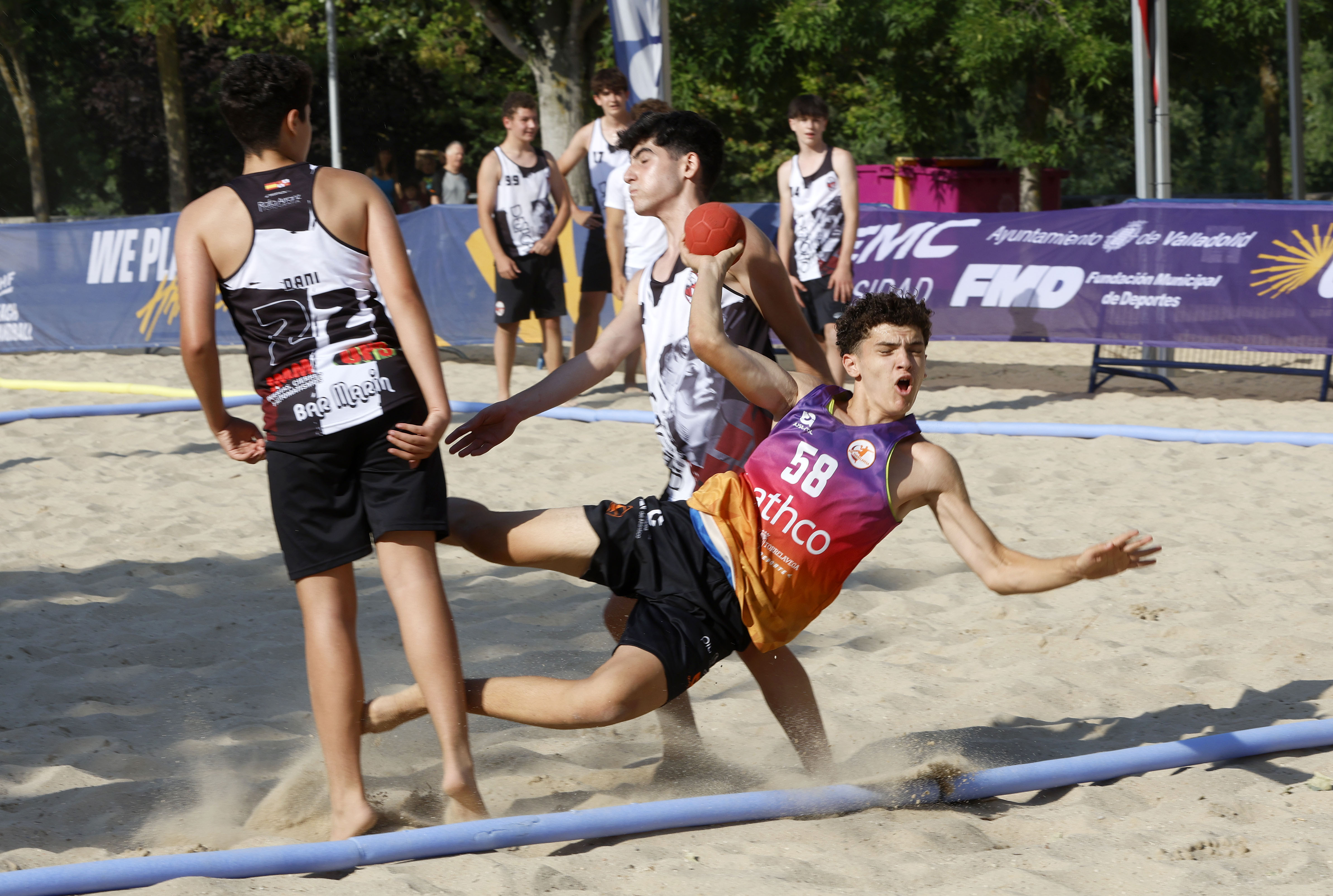 Foto del evento TORNEO DE BALONMANO PLAYA ARENA CIUDAD DE VALLADOLID (1)