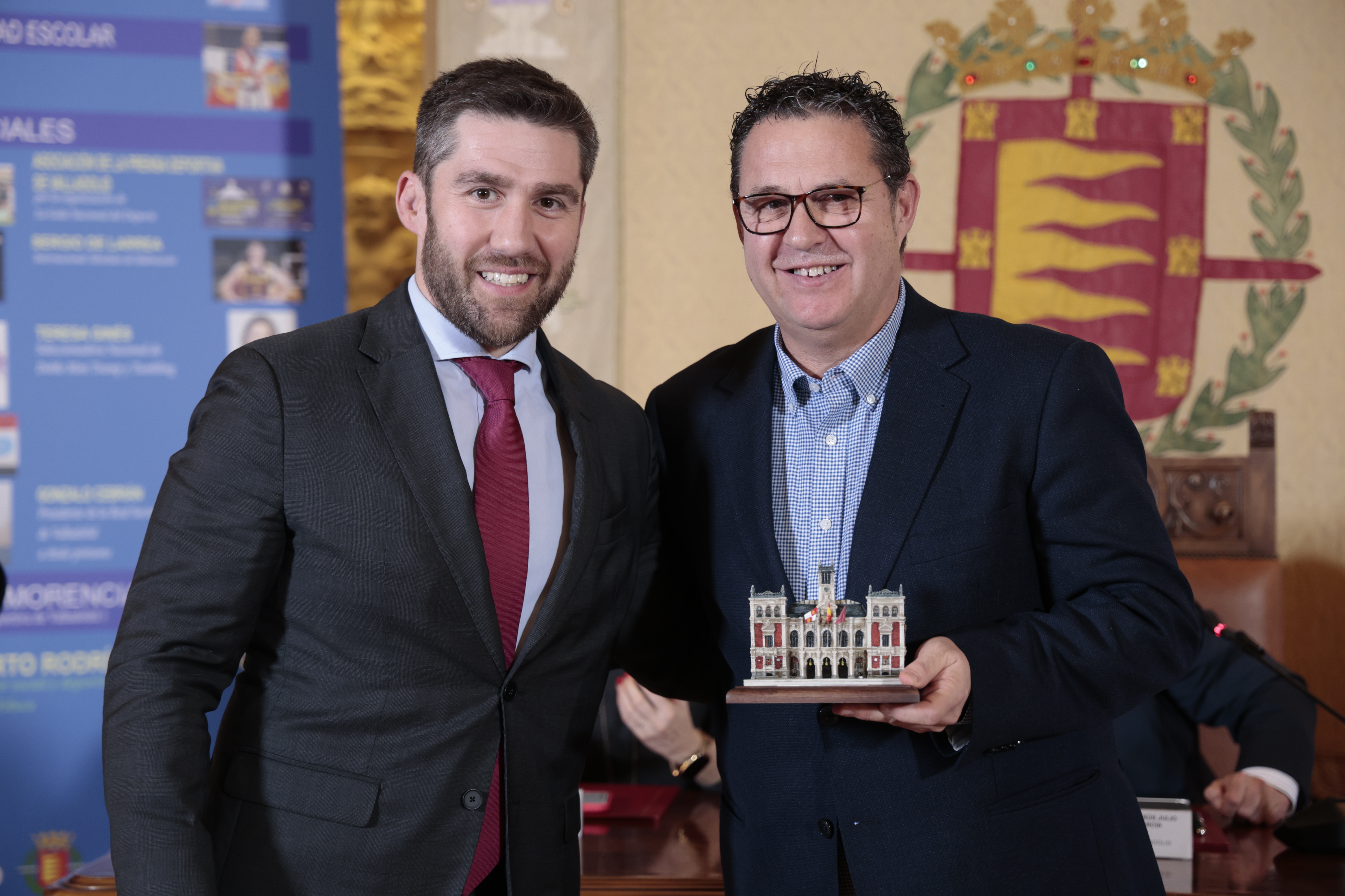 Mención Especial a Asociación de la Prensa Deportiva, por la organización de la Gala Nacional del Deporte. Entrega el premio Francisco Blanco, Concejal de Hacienda, Personal y Modernización Administrativa. Recoge el premio Guillermo Velasco. 